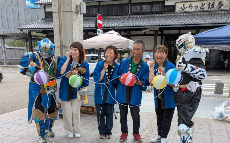 地域のイベントに参加するメンバー
